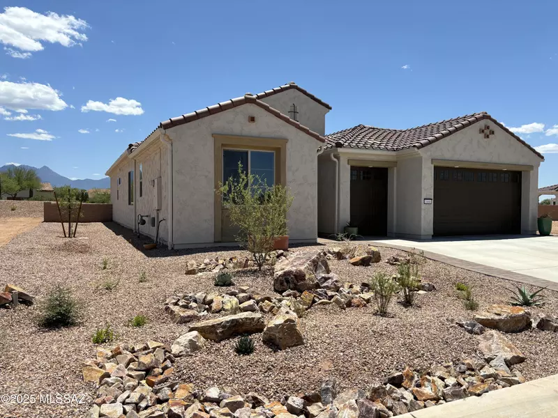 1668 E Comely Court, Green Valley, AZ 85614