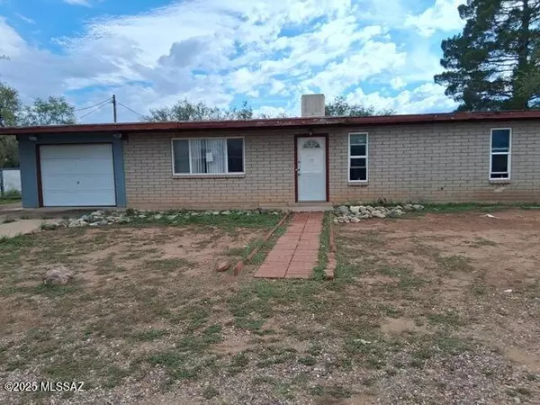 28 E Hawthorne Street, Huachuca City, AZ 85616