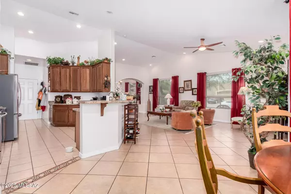 646 W Aspenwood Street, Green Valley, AZ 85614