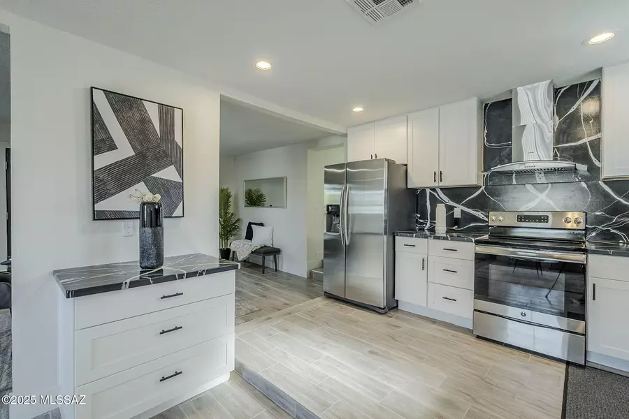 8644 W Mountain View Road, Peoria, AZ 85345