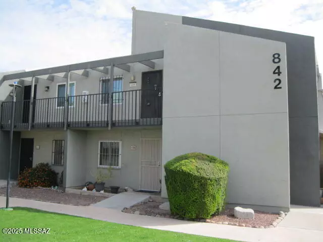 Tucson, AZ 85710,842 S Langley Avenue #206