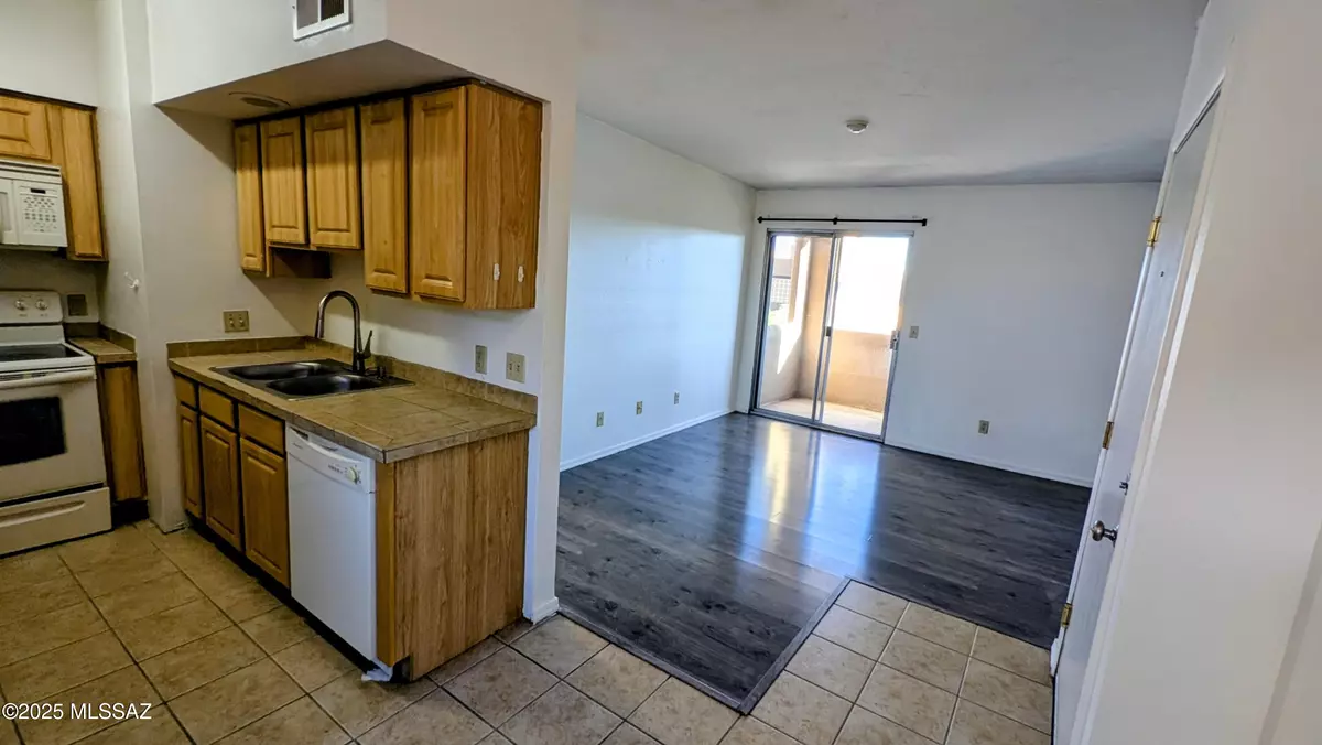 Tucson, AZ 85719,1810 E Blacklidge Drive #4224