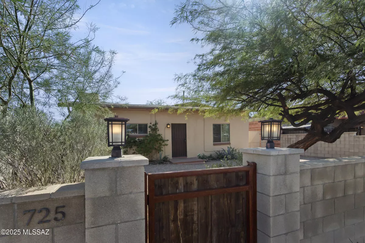 Tucson, AZ 85705,725 W Paris Promenade