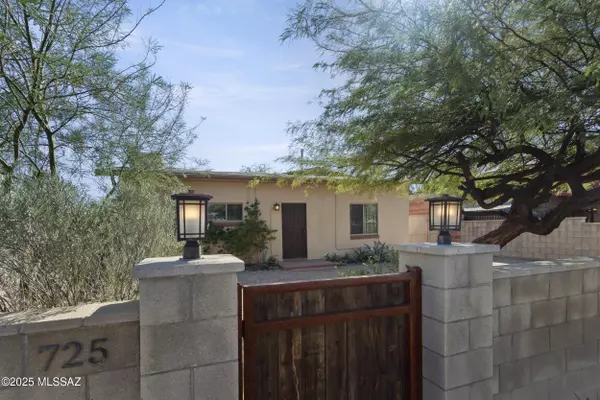 725 W Paris Promenade, Tucson, AZ 85705