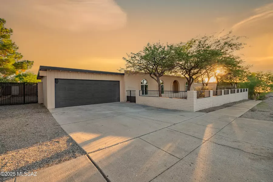 9270 E 6th Street, Tucson, AZ 85710