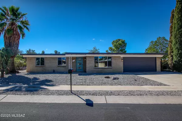 8418 E Rolling Ridge Street, Tucson, AZ 85710