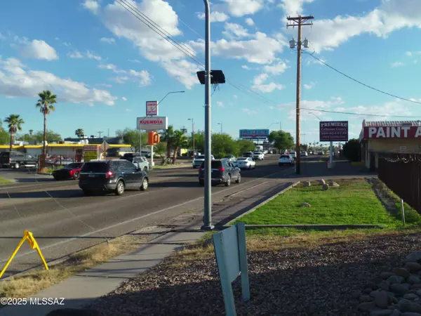 2567 N 1st Avenue, Tucson, AZ 85719