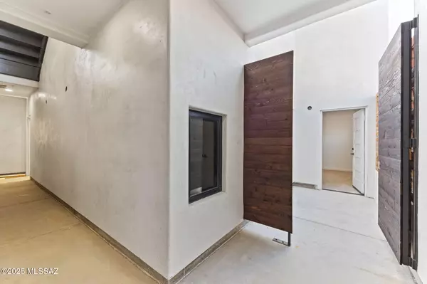 Tucson, AZ 85701,21 W Lalo Way