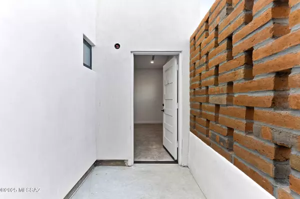 Tucson, AZ 85701,21 W Lalo Way