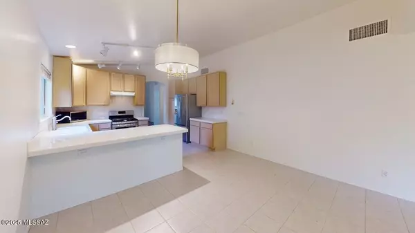 Oro Valley, AZ 85755,144 E Mesquite Crest Place