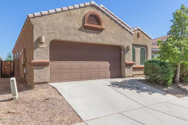8754 N White Spruce Drive, Tucson, AZ 85743