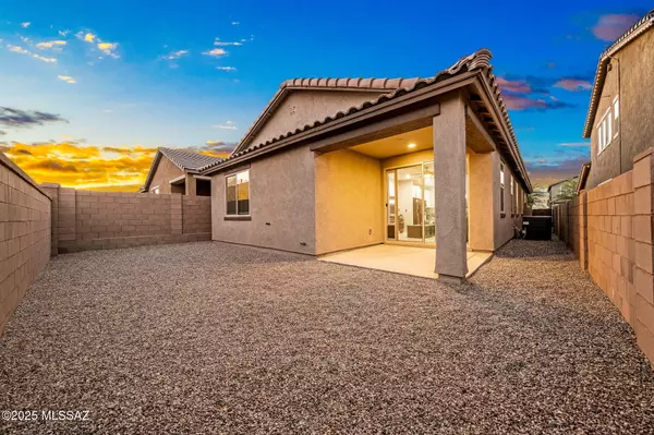 Sahuarita, AZ 85629,663 W Calle Espadero