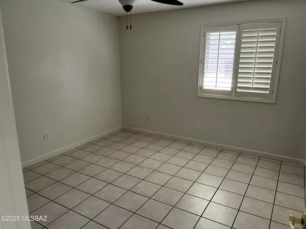 Tucson, AZ 85710,2433 S Rose Peak Drive