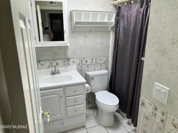 Tucson, AZ 85710,2433 S Rose Peak Drive