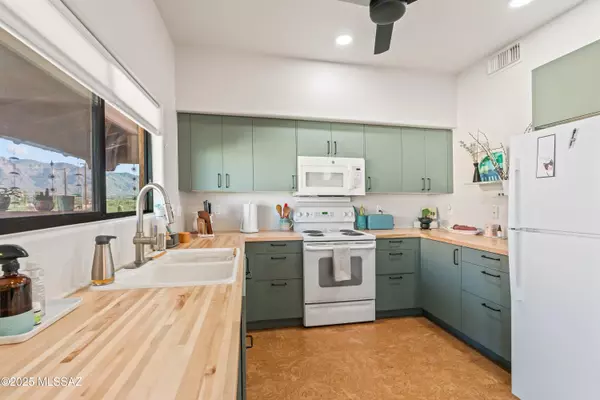 Tucson, AZ 85705,166 E Limberlost Drive #202