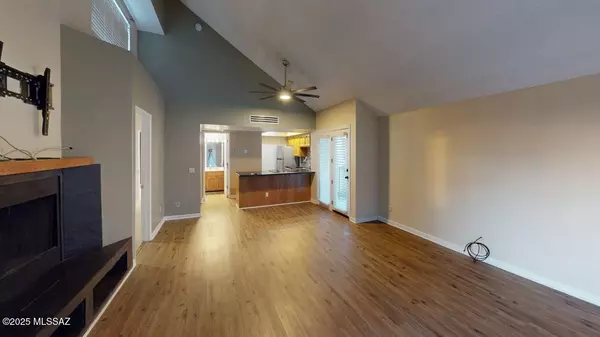 Tucson, AZ 85718,1200 E River Road #A12