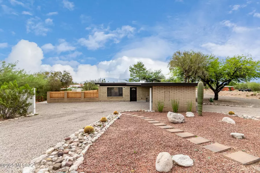 3650 N Four Winds Drive, Tucson, AZ 85750