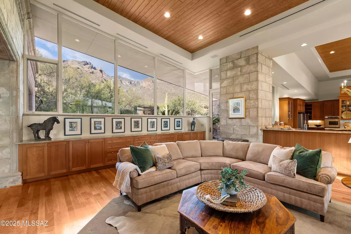 Tucson, AZ 85718,7301 N Secret Canyon Drive