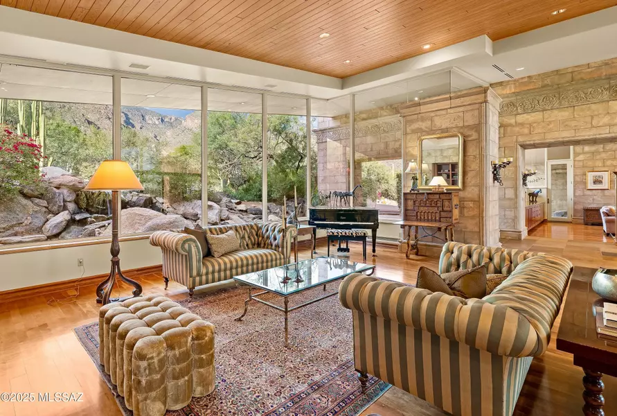 7301 N Secret Canyon Drive, Tucson, AZ 85718