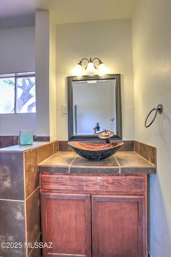 Tucson, AZ 85745,1113 W Huron Street