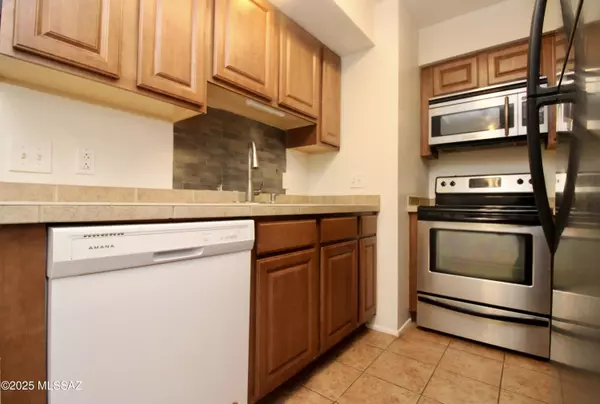 Tucson, AZ 85719,1810 E Blacklidge Drive #501