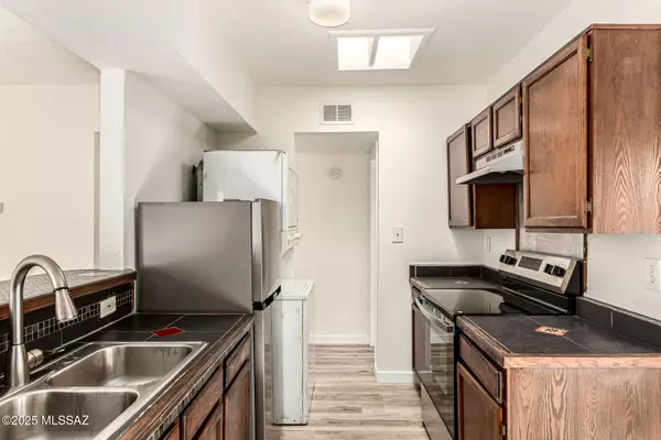 Tucson, AZ 85711,1534 S Columbus Boulevard #8