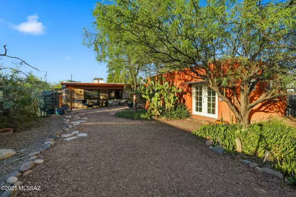 2315 E Blacklidge Drive, Tucson, AZ 85719