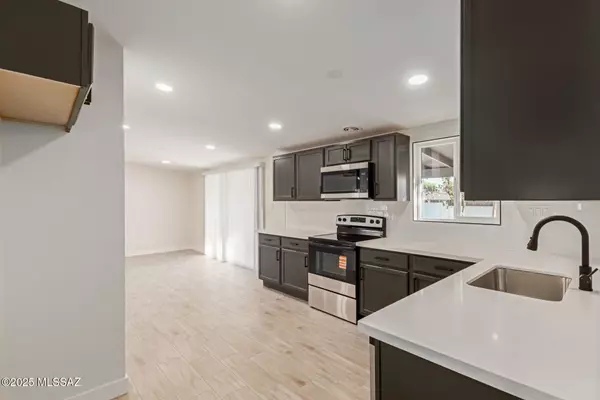 Tucson, AZ 85711,6126 E 33rd Street