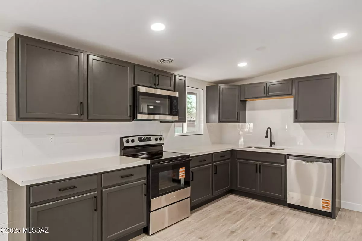 Tucson, AZ 85711,6126 E 33rd Street