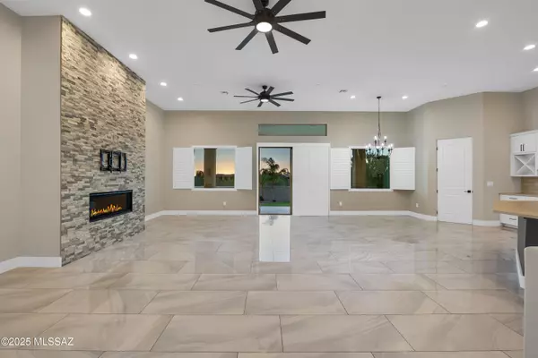 Oro Valley, AZ 85742,10355 N La Cholla Boulevard