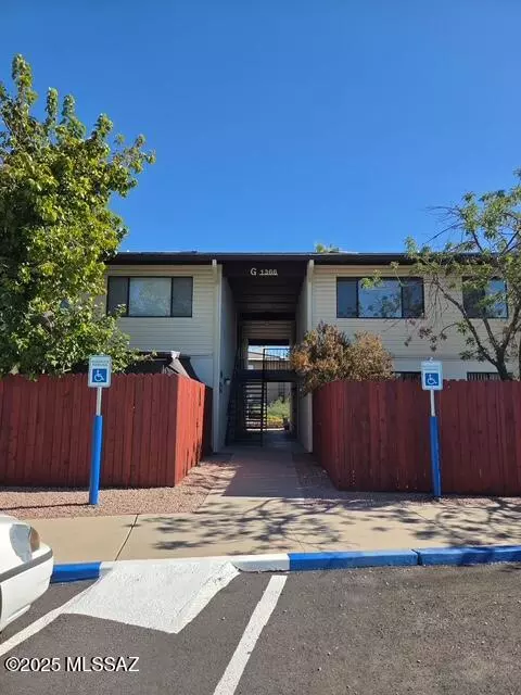Tucson, AZ 85710,1366 S Avenida Polar  #G205