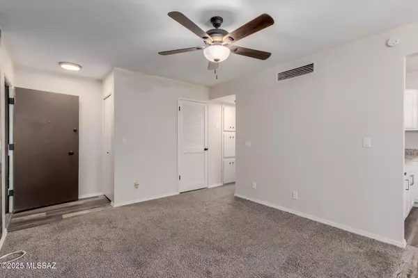 Tucson, AZ 85710,1366 S Avenida Polar  #G205