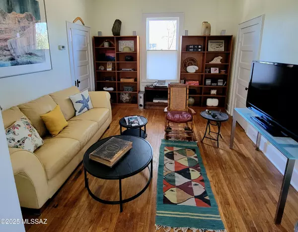 Tucson, AZ 85705,528 E 2nd Street