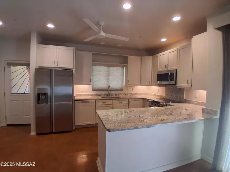 96 E Limberlost Drive #UNIT 100, Tucson, AZ 85705