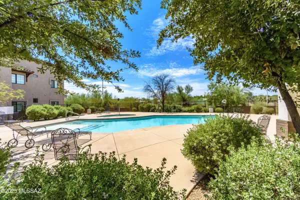 Tucson, AZ 85718,2018 E River Road #201