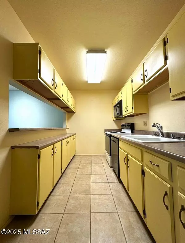 Tucson, AZ 85710,8080 E Speedway Boulevard #611