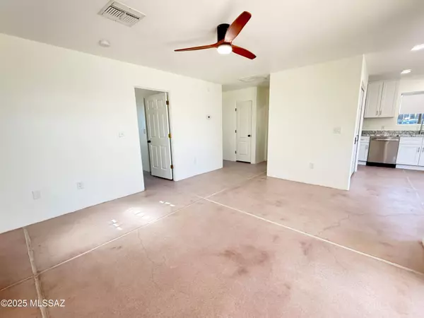 Tucson, AZ 85712,1430 N Columbus Boulevard