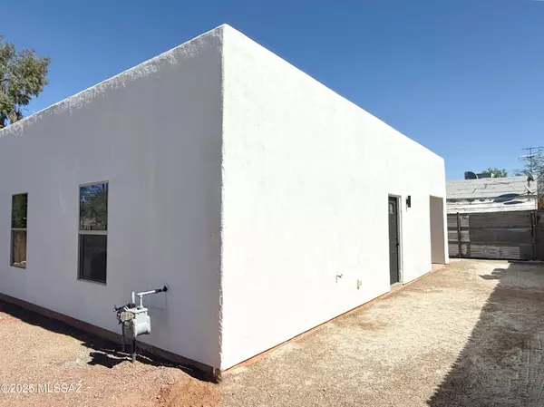 Tucson, AZ 85712,1430 N Columbus Boulevard