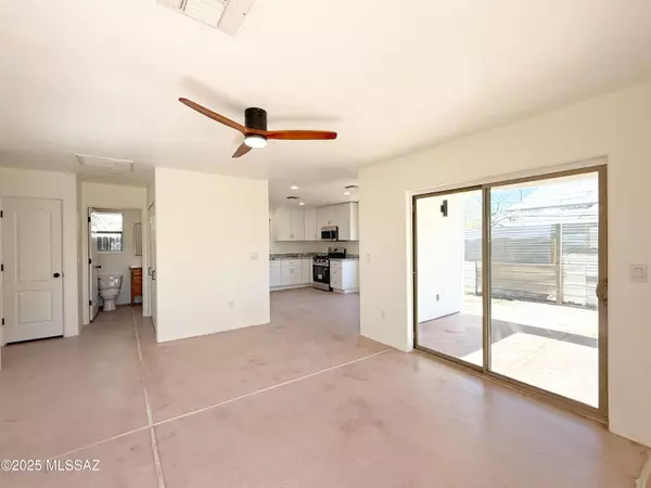 Tucson, AZ 85712,1430 N Columbus Boulevard