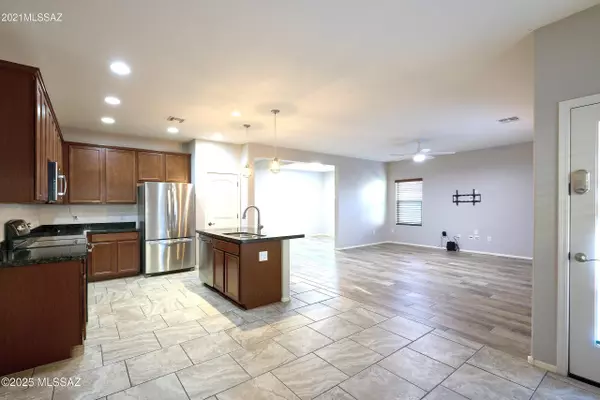 Tucson, AZ 85743,8743 N Norway Spruce Road