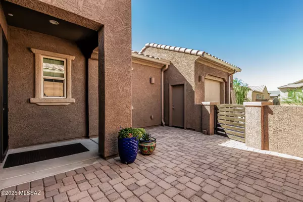 Tucson, AZ 85742,10936 N Ledge Stone Drive