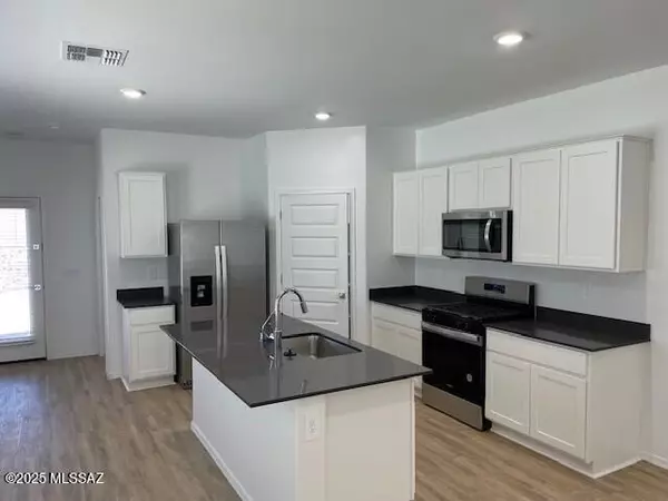 12227 E Patricia Ann Drive, Vail, AZ 85641