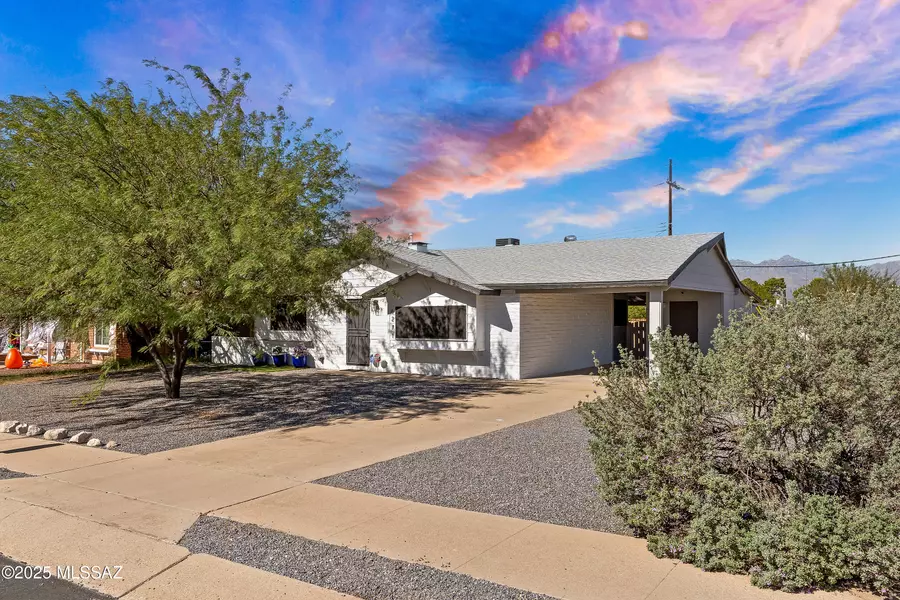 8271 E Kenyon Drive, Tucson, AZ 85710