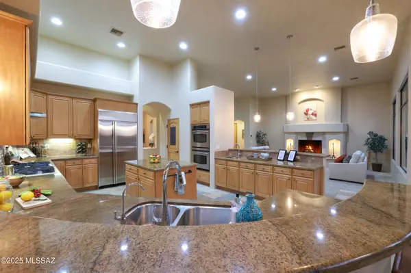 Tucson, AZ 85750,7541 E Crested Saguaro Place