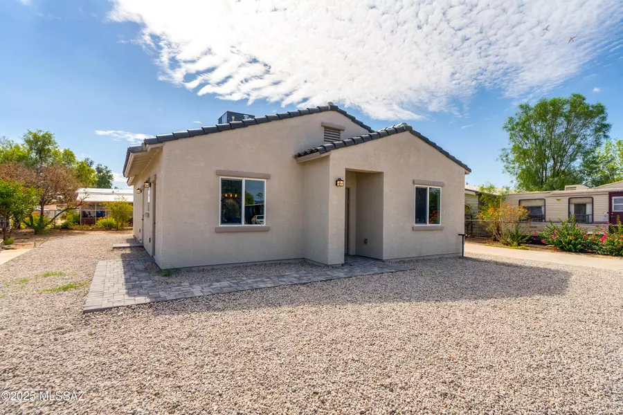 5501 W Iowa Street, Tucson, AZ 85757