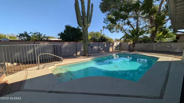 8111 E Helen Street, Tucson, AZ 85715