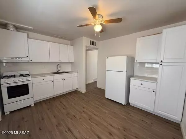 Tucson, AZ 85712,4123 E North Street #B