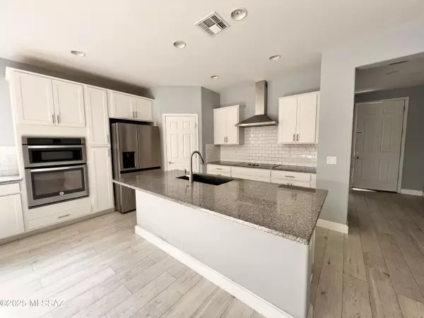 Tucson, AZ 85742,11932 N Renoir Way