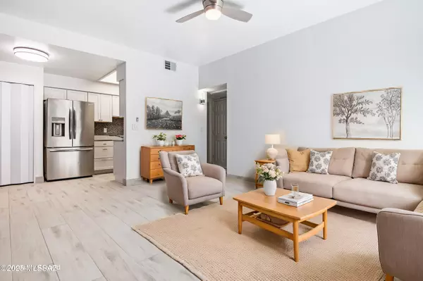 Tucson, AZ 85718,5750 N Camino Esplendora #115