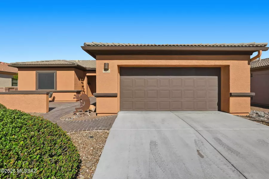 2316 W Calle Balaustre, Green Valley, AZ 85622